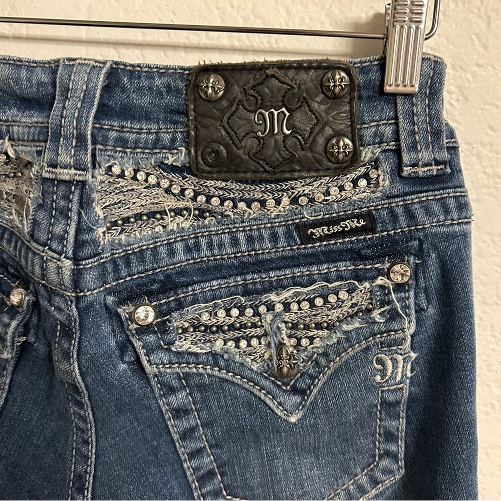 Miss Me Embellished Pockets Distressed Denim Capri, Size 26
